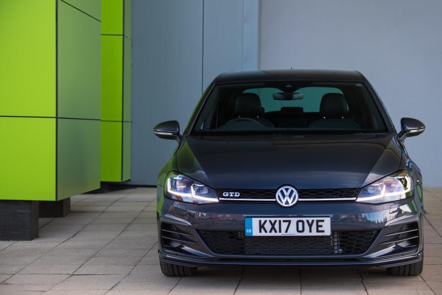  Volkswagen Golf GTD 5-Door 2017 года  (UK) (фото 14 из 30)
